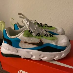 Toddler Nike size 8 shoes